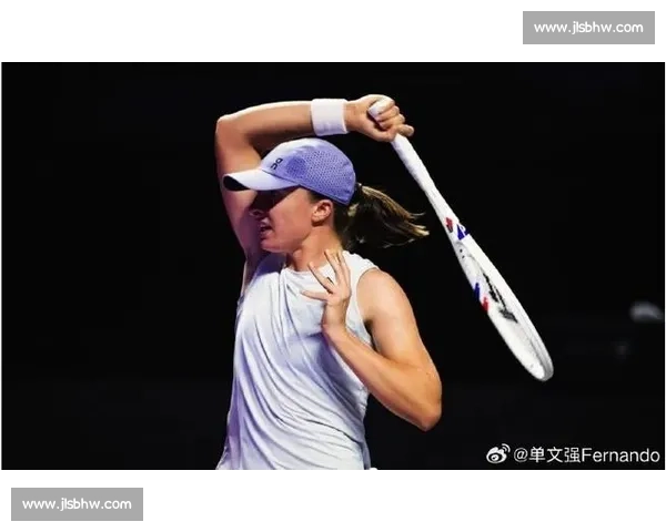 温网首日创 32.3℃历史高温!斯瓦泰克训练汗如雨下