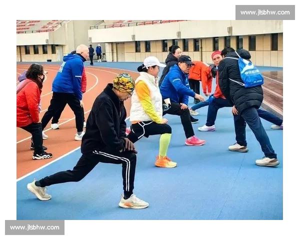 雨幕中绳牵追光：视障跑者与陪跑员的无畏训练